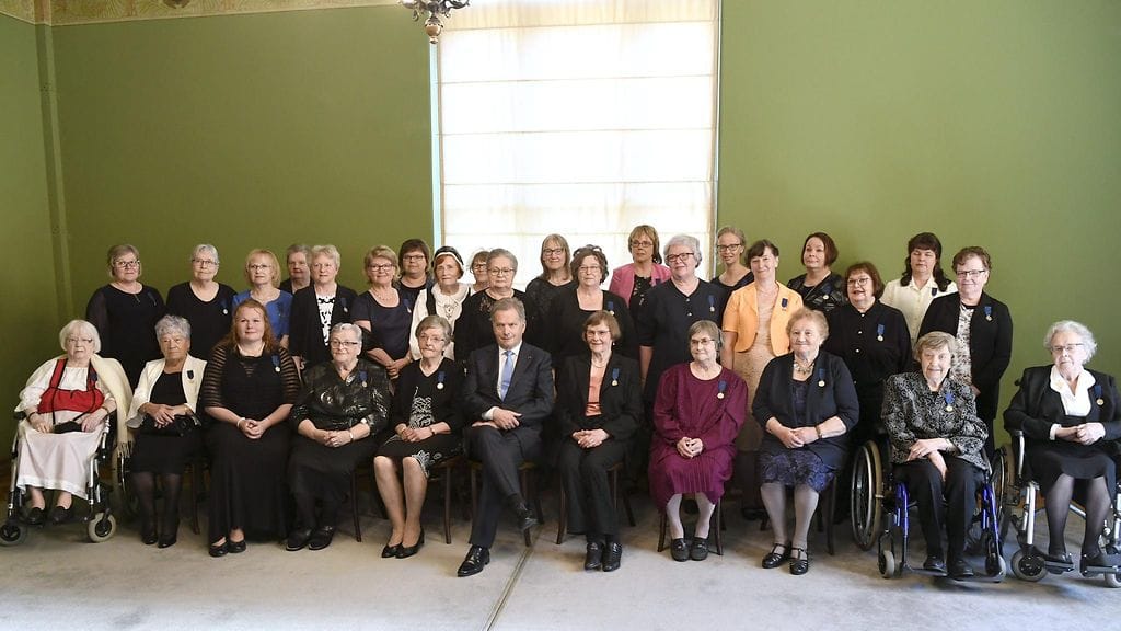 presidentti palkitsi äitejä