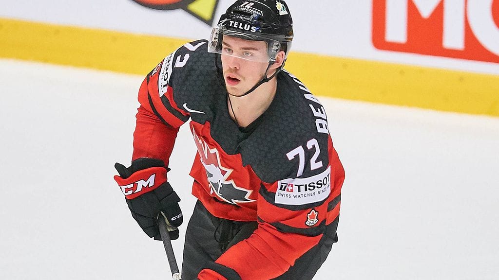 Kanadan Anthony Beauvillier heilutti verkkoja ottelussa Latviaa vastaan.