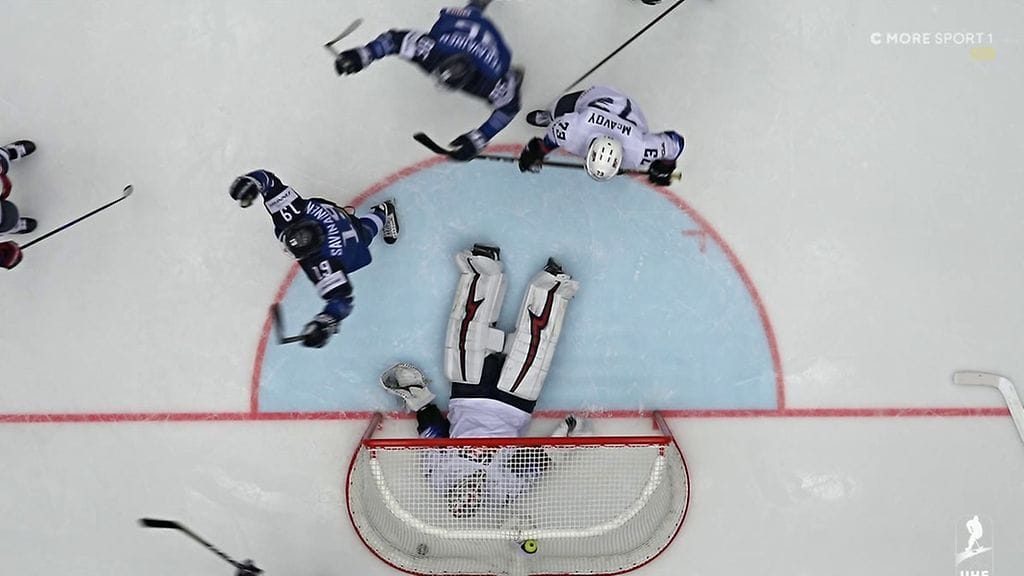 Keith Kinkaid antautui Sebastian Ahon laukaukselle jääkiekon MM-kisoissa.