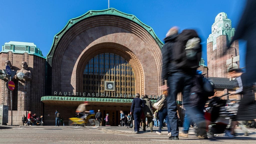 Helsingistä lähtevät nopeat ratahankkeet ovat kalliita ja valmistuisivat vasta yli kymmenen vuoden kuluttua.