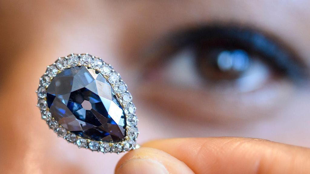Timantti huutokaupattiin noin 5,6 miljoonalla eurolla.