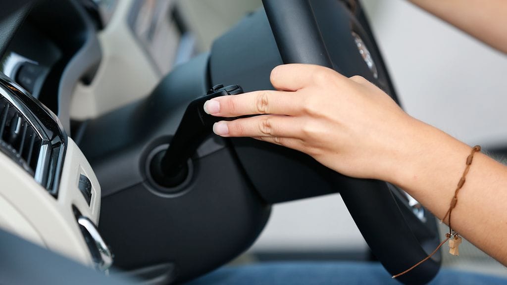 Mopoautoille halutaan tarjota vaihtoehdoksi kevytautoa, koska se parantaa liikenneturvallisuutta.