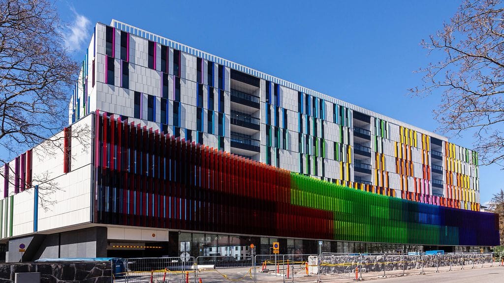 Kattolevy putosi vain sentien päähän vastasyntyneestä vauvasta Helsingin Uudessa lastensairaalassa helmikuussa, kertoo Ylen MOT.