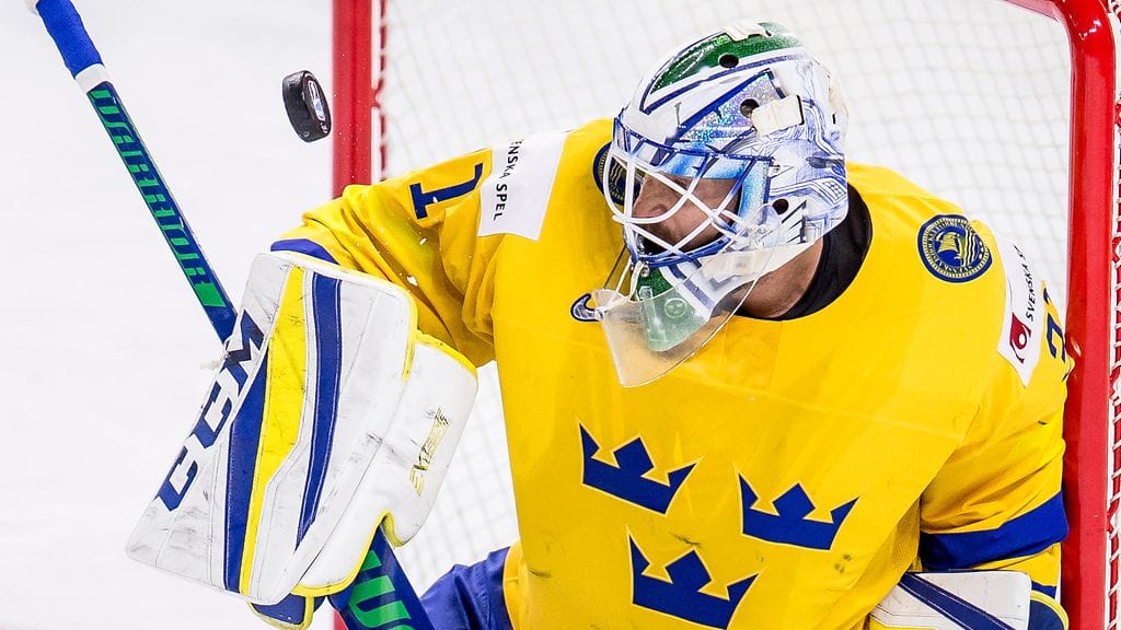 Anders Nilsson torjui Ruotsin maalilla MM-kisojen puolivälierässä Latviaa vastaan.