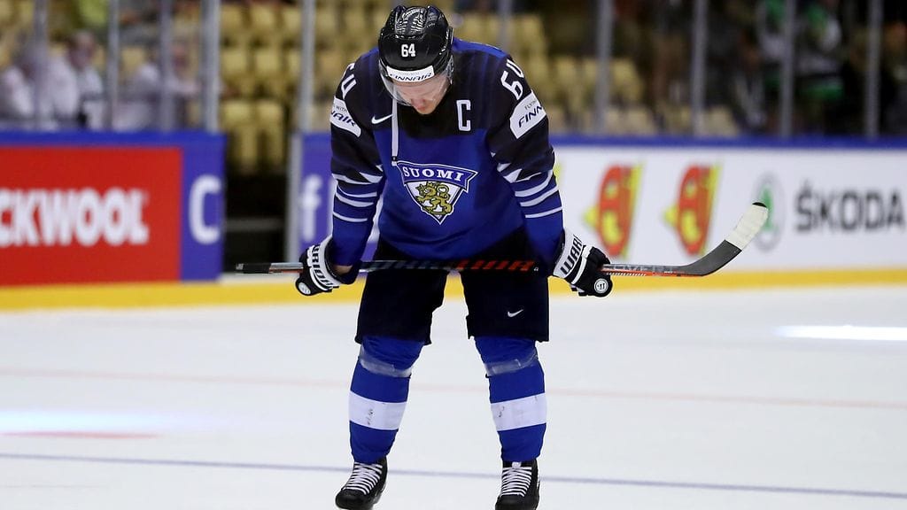 Mikael Granlund pettyneenä Sveitsi-ottelun jälkeen