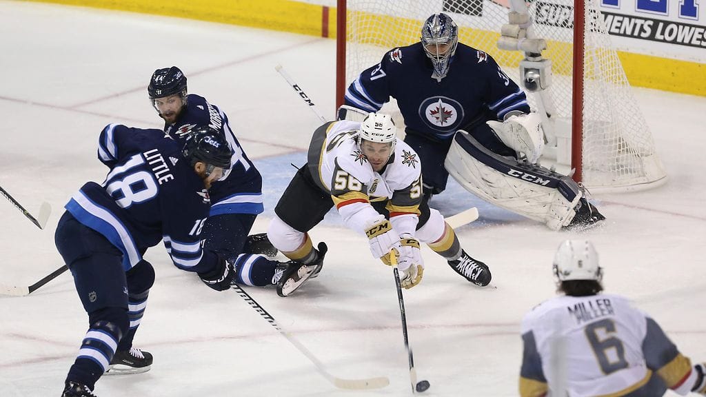 Erik Haula (keskellä) pääsee pelaamaan ensimmäistä kertaa urallaan NHL:n Stanley Cup -finaaleja.