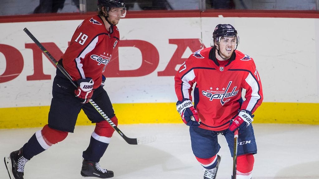 T.J. Oshie (oikealla) iski kahdesti, kun Washington Capitals tasoitti NHL:n itäisen konferenssin finaalisarjan lukemiin 3-3.