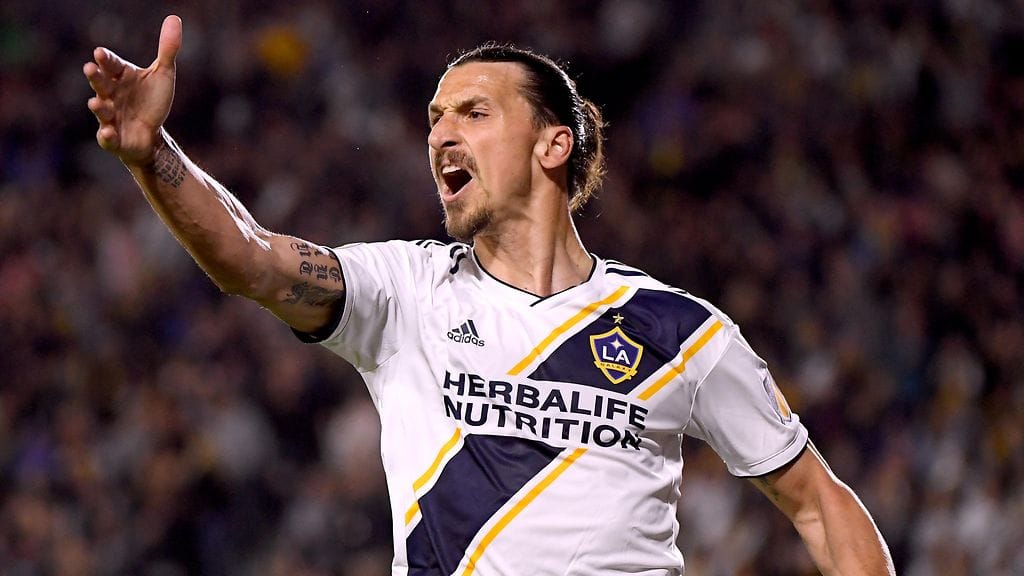 Zlatan Ibrahimovic sai punaisen kortin LA Galaxyn ja Montreal Impactin välisessä ottelussa Yhdysvalloissa.