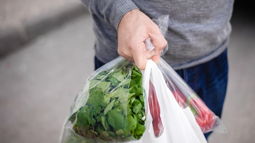 Yhden aikuisen kuolema vaikuttaa lapsiperheissä muun muassa ruokamenoja supistamalla.