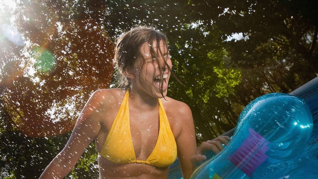 Christine Organ sai uimahyppytornissa kohdata nuoria tyttöjä, joiden käytös teki häneen suuren vaikutuksen. Organ päätti kiittää tyttöjä julkisesti kolumnissaan.