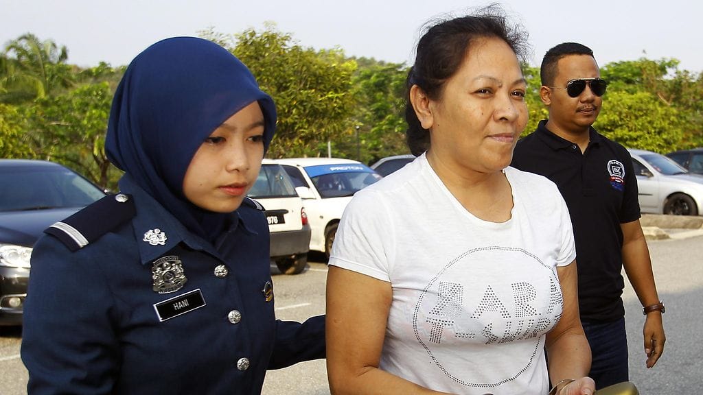 Exposto väittää, että hänen internetissä tapaamansa ”online-poikaystävän” ystävä oli houkutellut hänet ottamaan huumeita sisältäneen laukun mukaansa