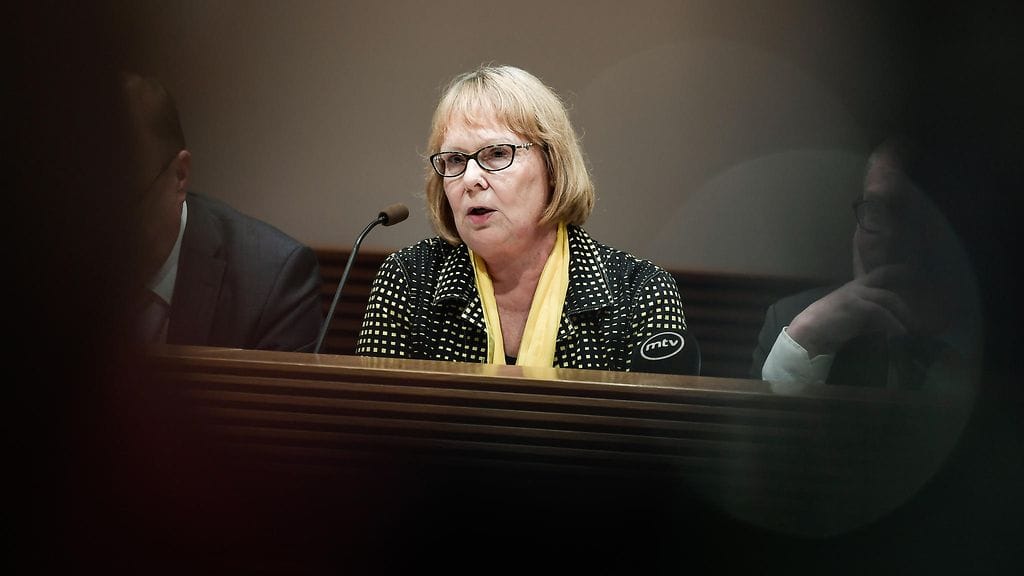 Perustuslakivaliokunnan puheenjohtaja Annika Lapintie.
