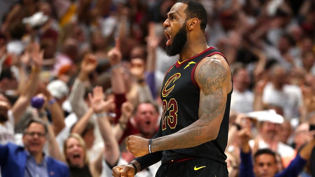 LeBron James oli kentän ylivoimainen kuningas, kun Cleveland Cavaliers tasoitti NBA:n idän finaalisarjan Boston Celticsiä vastaan lukemiin 3-3.