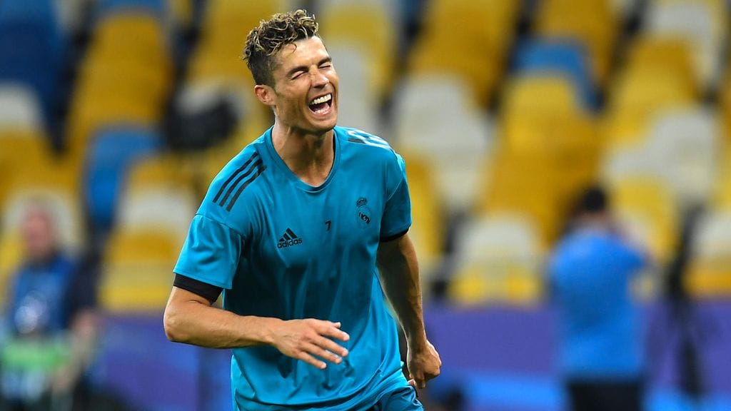 Cristiano Ronaldo piti hauskaa Real Madridin viimeistelyharjoituksissa perjantaina Ukrainan Kiovassa.