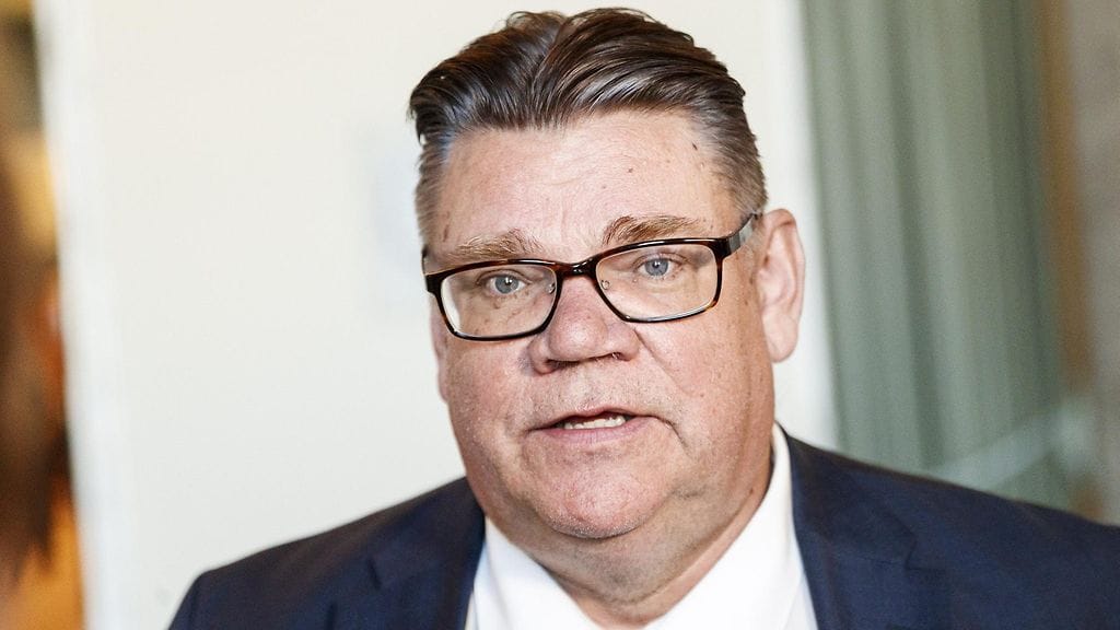 Ulkoministeri Timo Soini kommentoi alas ammutun malesialaiskoneen tapausta ennen eduskunnan suullista kyselytuntia Helsingissä 24. toukokuuta.