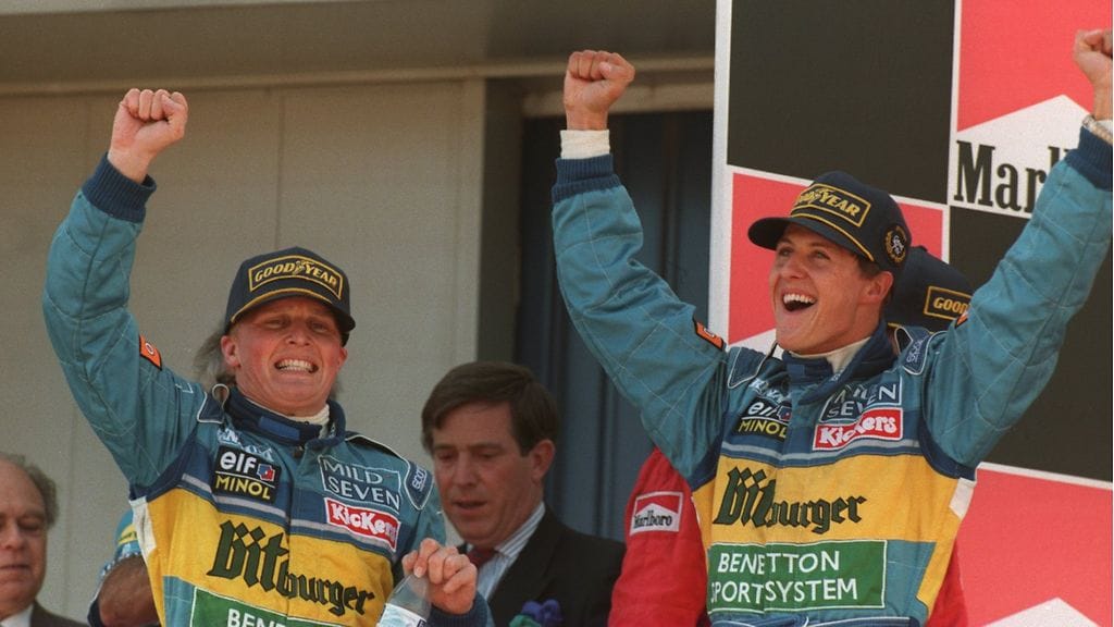 Johnny Herbert (vasemmalla) ja Michael Schumacher (oikealla).