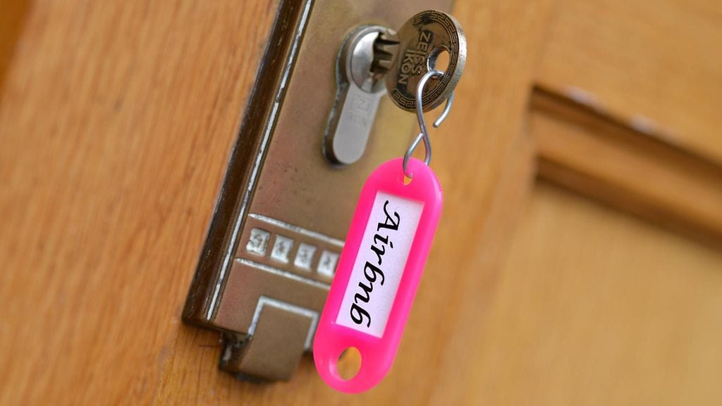 Mies pahoinpideltiin hengiltä, kun hän ei maksanut Airbnb-yöpymisestään.