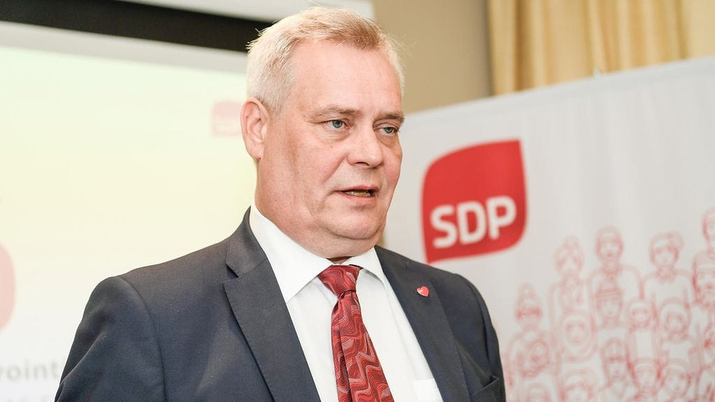 Antti Rinteen johtama SDP on yhä kannatusmittauksen kärkipaikalla.