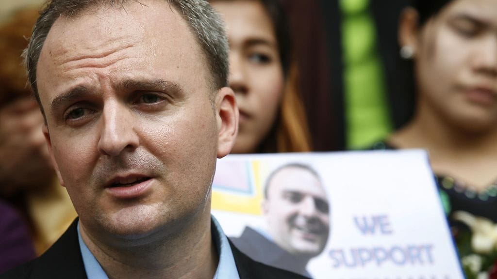 Andy Hall tuomittiin ensin ehdolliseen vankeuteen ja sakkoihin, mutta hänen tuomionsa kumottiin.