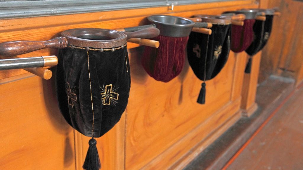 Oululaisen kirkon työntekijä vei kirkon kolehtirahoja useiden tuhansien eurojen edestä. Kuva on kuvituskuva.