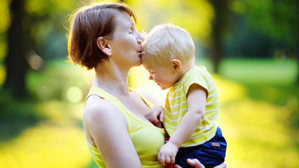 Sally sai esikoisensa 38-vuotiaana. Lapsi jää hänen ainoakseen. Kuvituskuva.