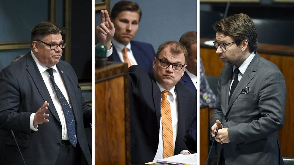Timo Soini (sin.), Juha Sipilä (kesk.) ja Ville Niinistö (vihr.).