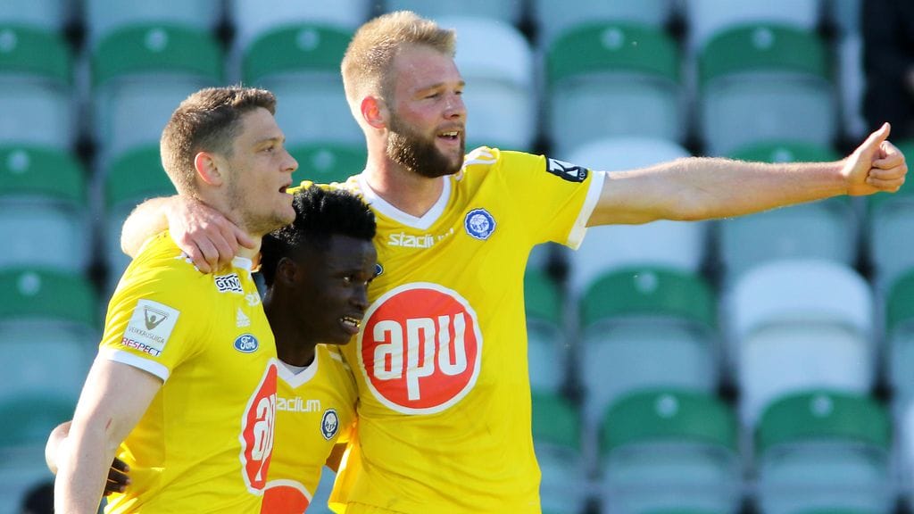 HJK;n Joao Klauss (oik.) nousi yksin Veikkausliigan maalipörssin kärkeen iskettyään kaksi maalia RoPSin verkkoon.