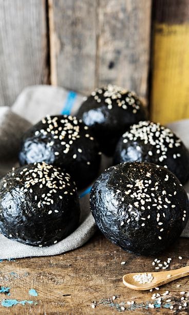 KR4_18_mustabriossisämpylä