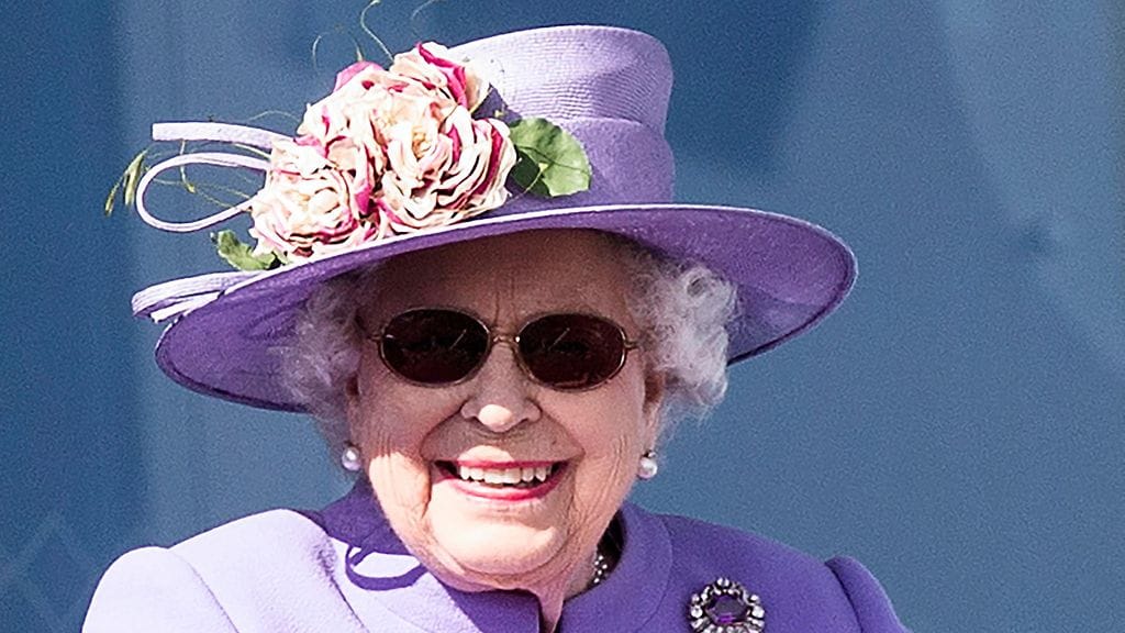 kuningatar Elisabet valmistautuu uuden tulokkaan syntymään pysymällä lähellä Harrya ja Meghania.