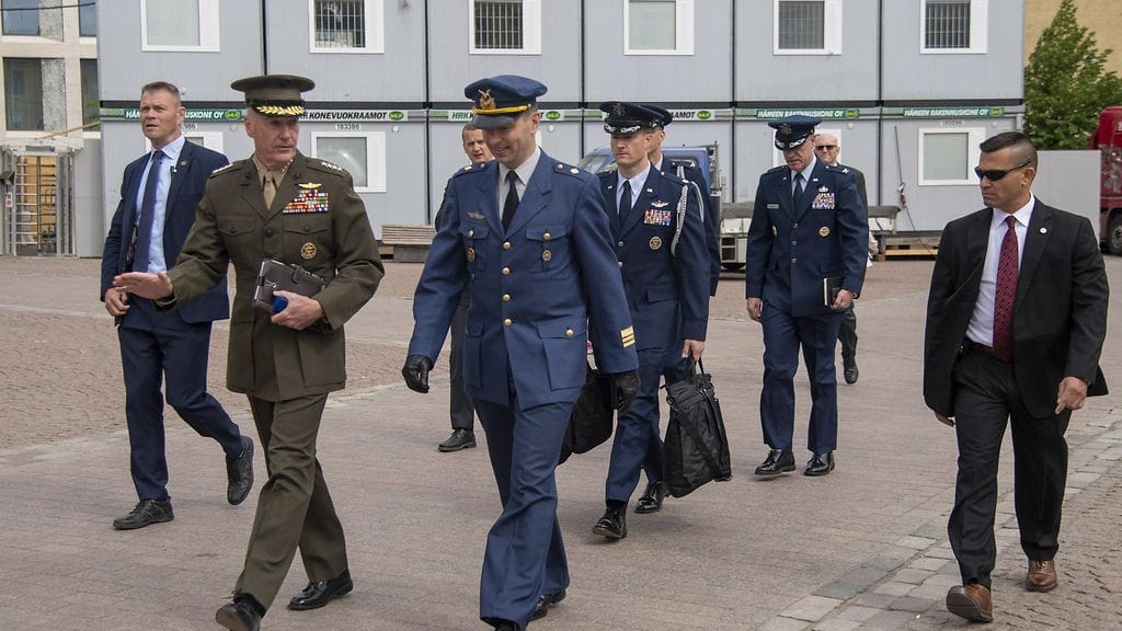 Joseph Dunford kuvattuna eilen Helsingissä.