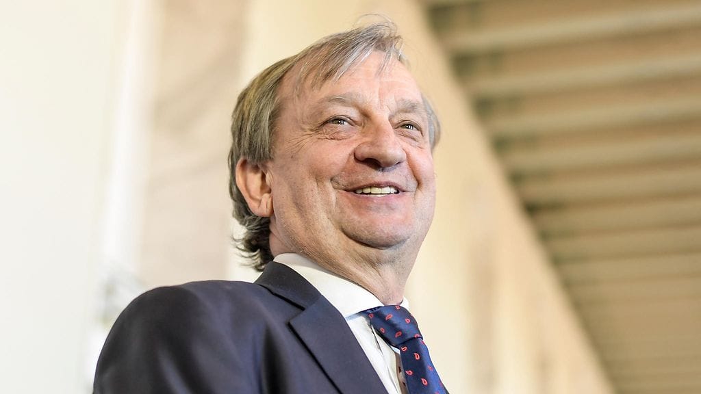 Hjallis Harkimo on edelleen Jokereiden pääomistaja. Myyntiaikeet eivät ole vieläkään toteutuneet.