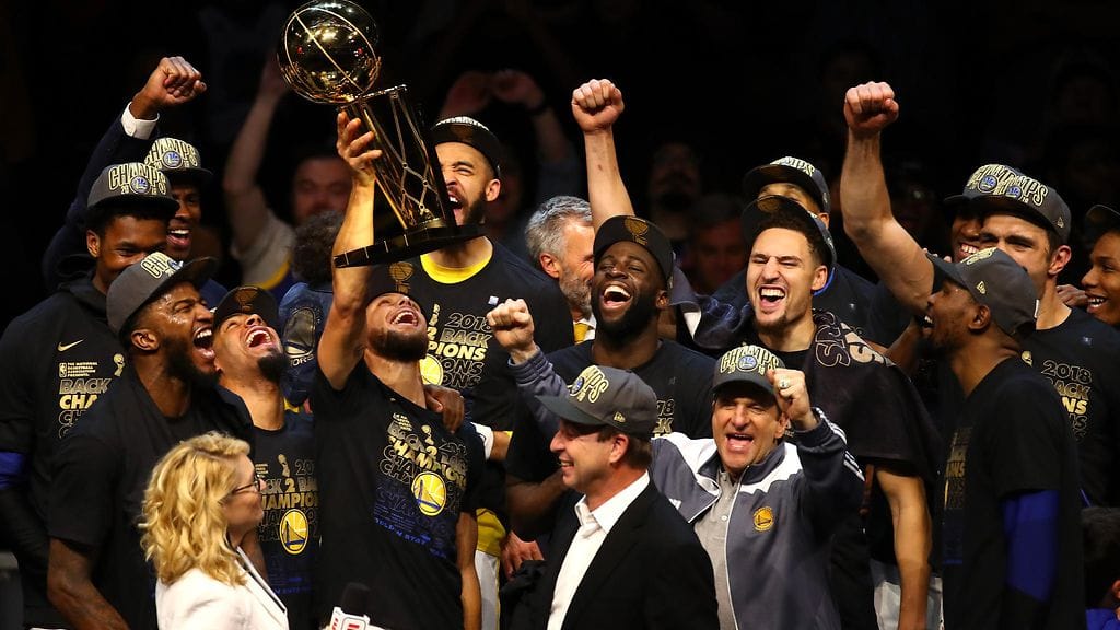 Golden State Warriors juhlii NBA-mestaruutta.