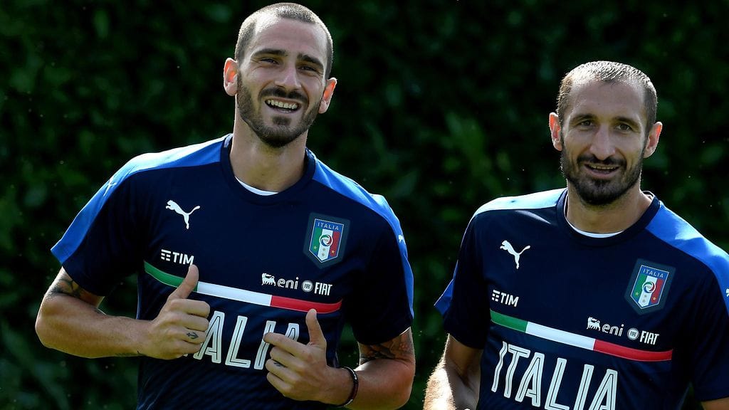 Italian jalkapallomaajoukkueesta tutut Leonardo Bonucci ja Giorgio Chiellini vierailivat F1-varikolla.