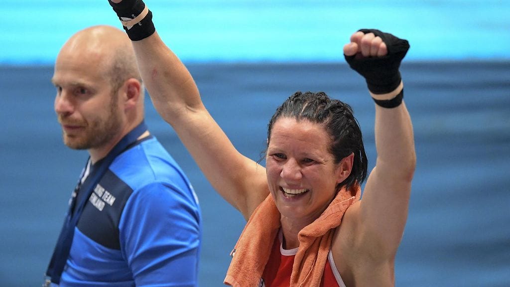 Mira Potkonen voitti EM-kultaa hajaäänituomiolla venäläistä Anastasija Beljakovaa vastaan.