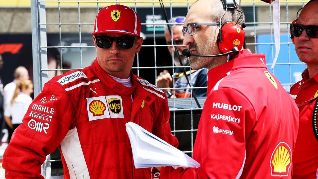 Kimi Räikkönen ja kisainsinööri Carlo Santi.