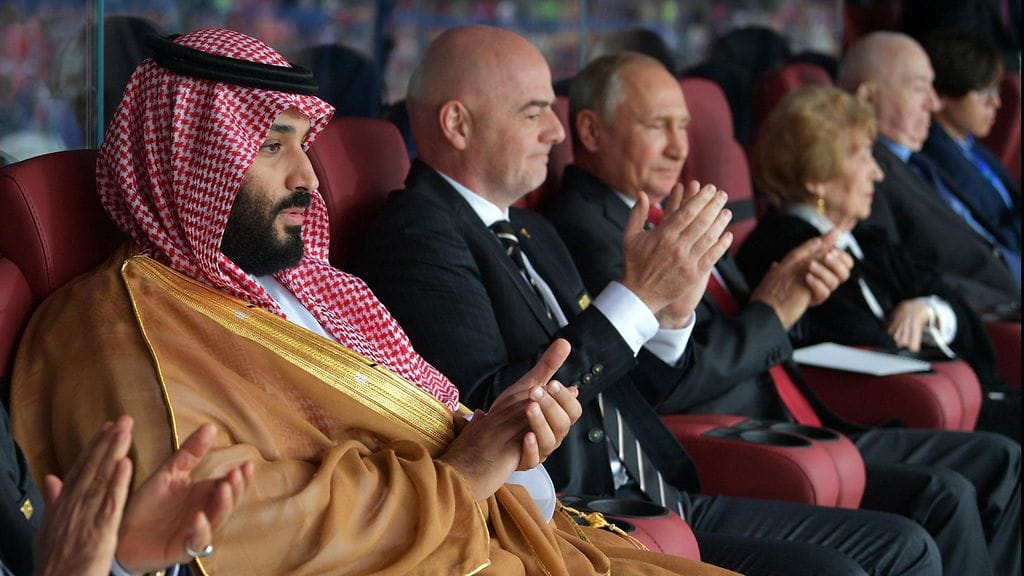 Kruununprinssi Mohammed bin Salman otti aluksi Venäjän maalit rennosti, mutta seurasi lopulta ottelua melko vakavana.