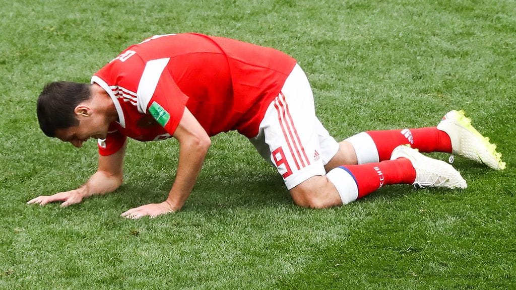 Alan Dzagoev loukkaantui kisojen ensimmäisessä ottelussa.