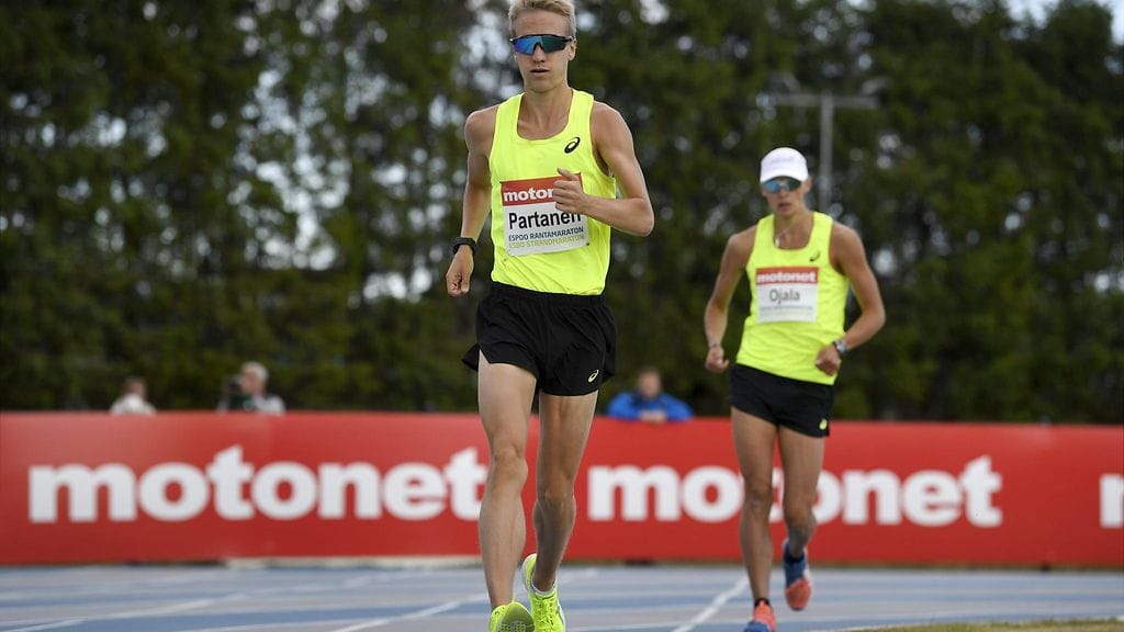 Veli-Matti "Aku" Partanen (etualalla) rikkoi jo toisen Suomen ennätyksen viikon sisään.