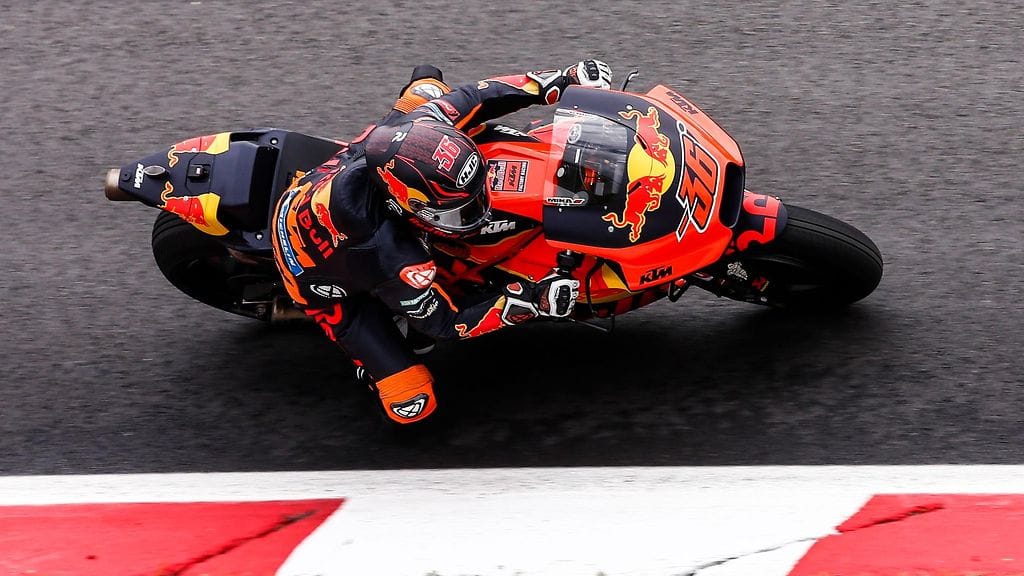 Mika Kallio kaatui Barcelonassa MotoGP-kisan ensimmäisellä kierroksella.