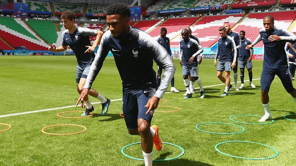 Thomas Lemar (kuvassa etualalla) Ranskan joukkueen harjoituksissa.