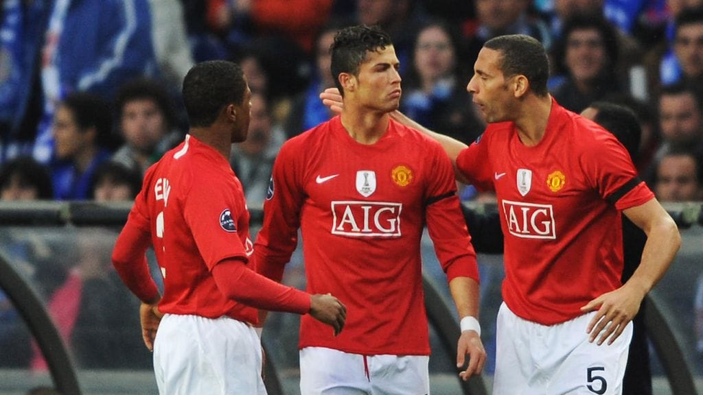 Patrice Evra, Cristiano Ronaldo ja Rio Ferdinand pelasivat ManU:n paidassa 2009.