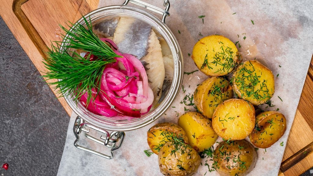 Vuoden kotimaiseksi keittokirjaksi valittiin Sanna Mansikkamäen Peruna-kirja. Kuvituskuva.