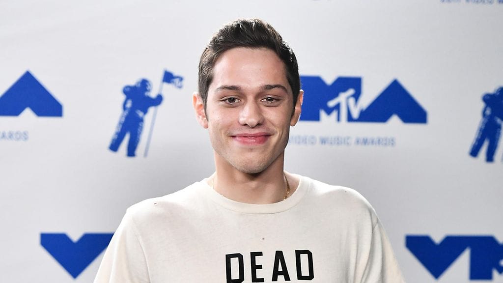 Koomikko Pete Davidson kihlautui Ariana Granden kanssa.