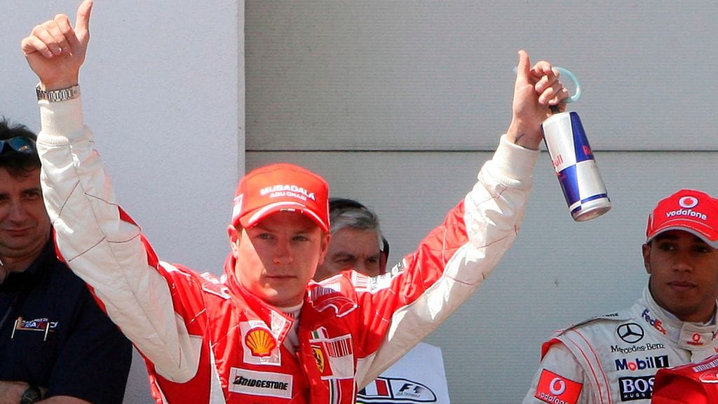 Kimi Räikkönen tuulettaa Ranskan GP:n paalupaikkaansa 2008.