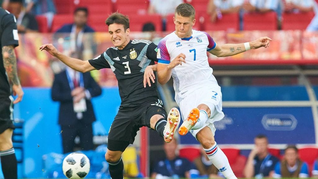 Argentiinan Nicolas Tagliafico ja Islannin Johann Berg Gudmunsson