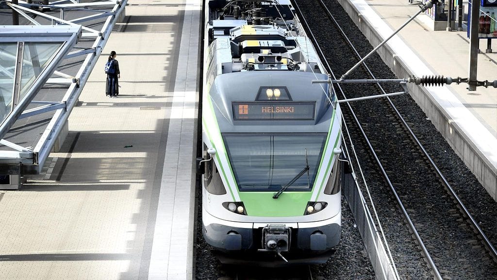 Juhannuksen paluuliikenteessä on Rataliikennekeskuksen mukaan syytä varautua viivästymisiin. Kuvituskuva.