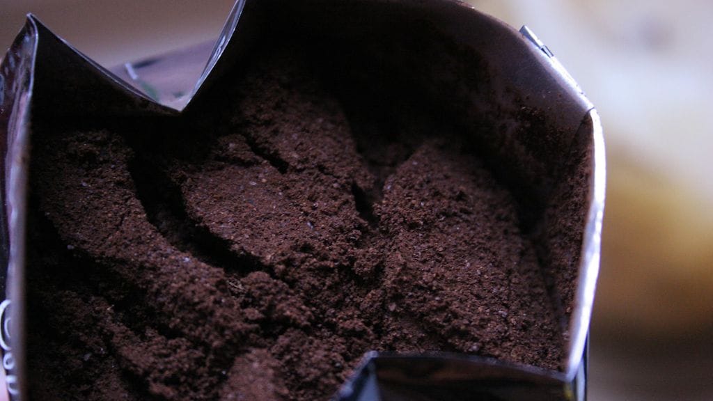 Jauhettu kahvi reagoi helposti hapen kanssa.