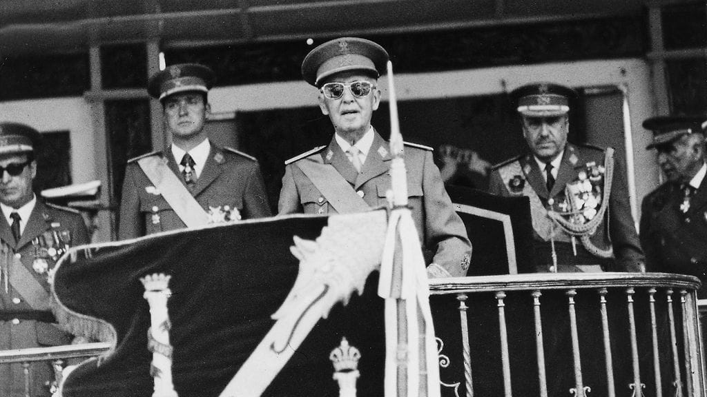 Kuvassa keskellä Francisco Franco vuonna 1972.