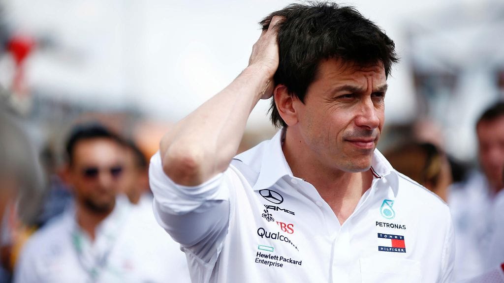 Toto Wolff huolestui, kun Mercedeksen moottoreita käyttävän Force Indian kuski Sergio Perez joutui keskeyttämään moottoririkon takia.