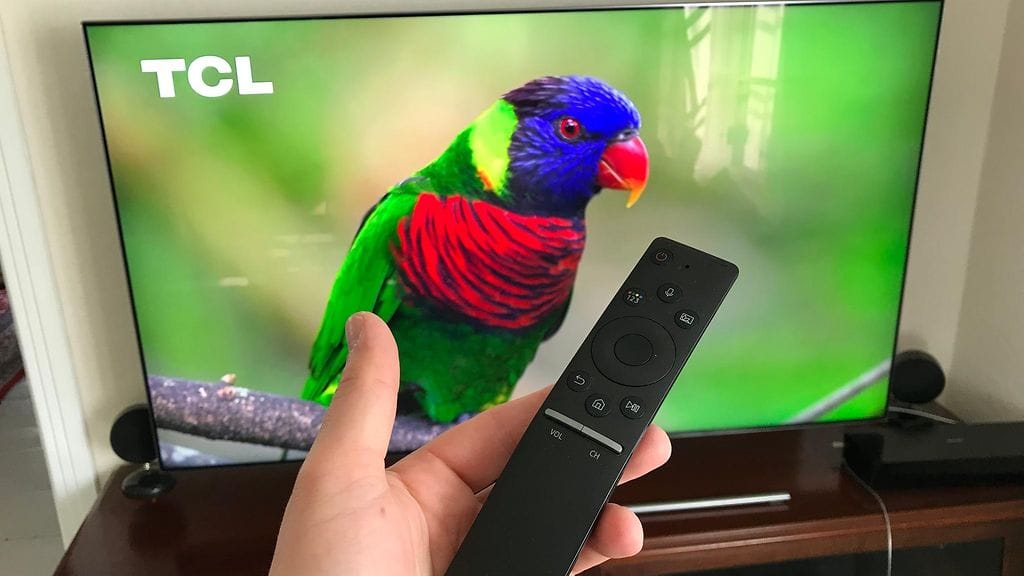 Samsungin Q7FN -televisio tarjoaa käyttäjälleen hienon kuvan ja helppokäyttöisyyttä. Pelkistetty kaukosäädin on tässä tapauksessa yllättävän toimiva ratkaisu.